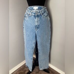 H&M High-Waisted Curve Light Blue Cropped Jean
